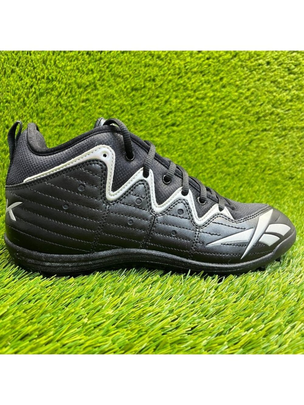 Reebok Equipment NFL Mens Size 7.5 Black Silver Running Outdoor Football Cleats